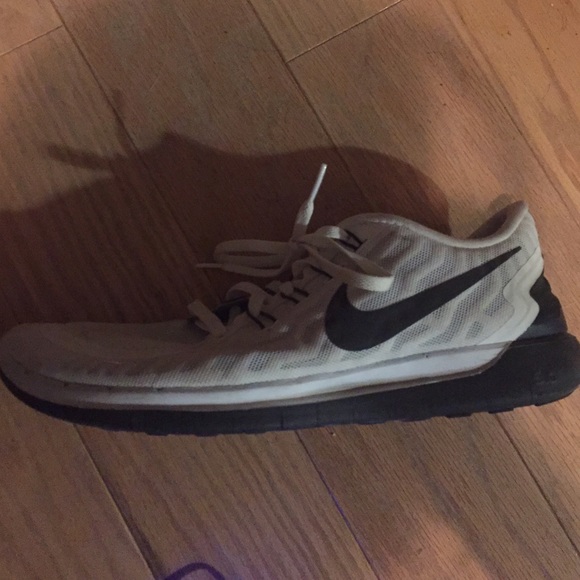 Athletic_Shoes