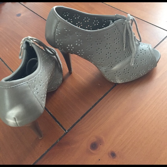 Fioni Lace Up Heels - Picture 4 of 6