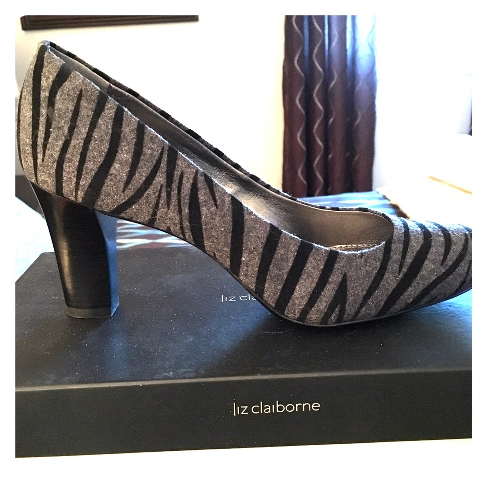 Liz Claiborne grey/black leopard shoes