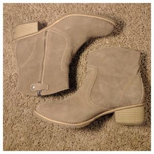 Euro Soft tan leather booties