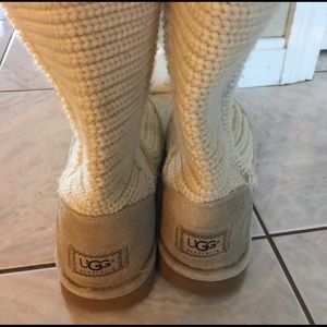 Knitted uggs