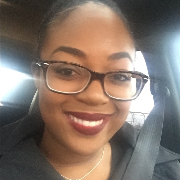 Meet your Posher, Ciarra - Picture 3 of 3