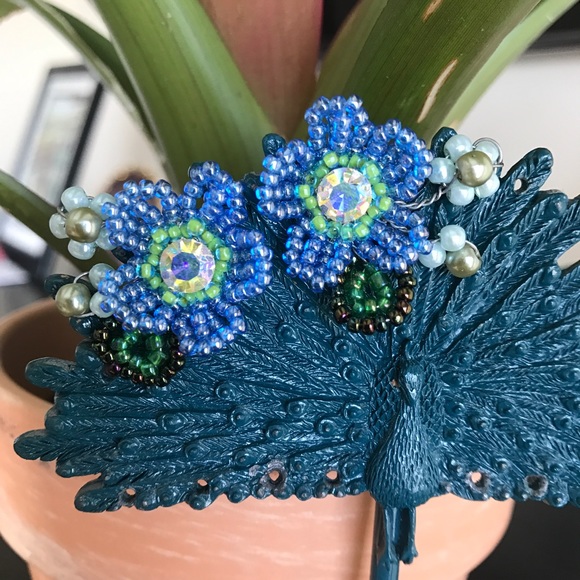 Hand beaded earring - Picture 5 of 5