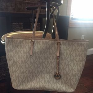 Michael Kors 💯 Authentic Jetset Med. Travel Tote