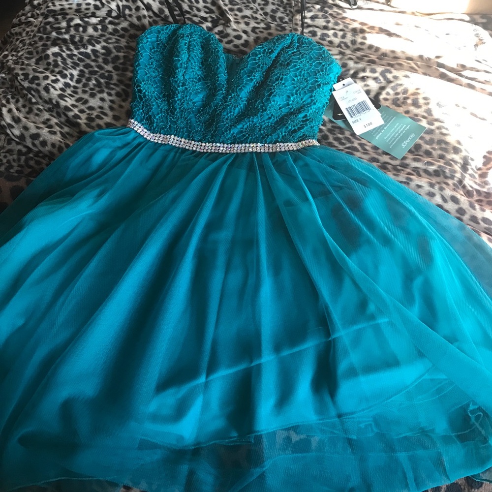 Homecoming dress-NEED GONE!!  never been worn