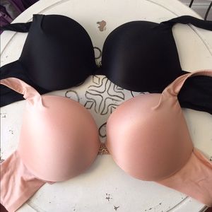 Victoria Secret 32C Plunge Bra Set of Two