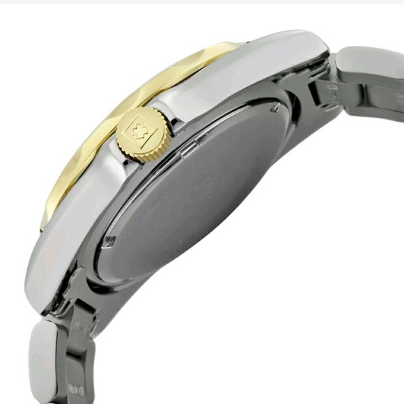 Big Sale, $800 Invicta heart two-tone watch main image 7
