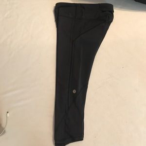 NWOT lululemon sz 2 cropped black leggings