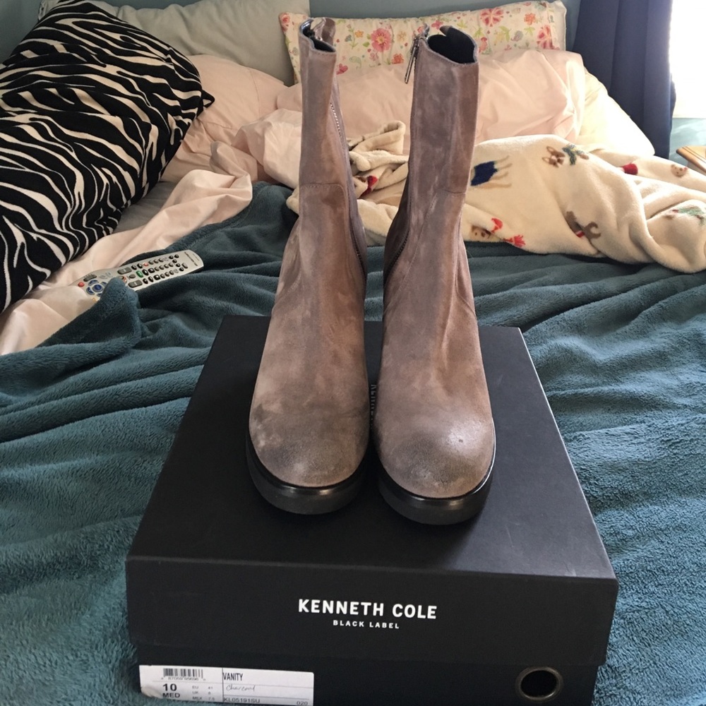 Brand new black label Kenneth Cole short boot