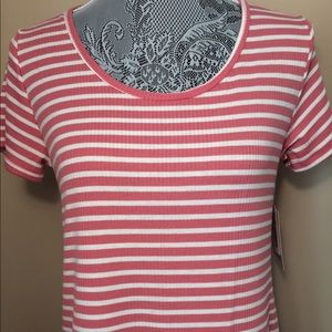 Lularoe Xs classic t Shirt NWT