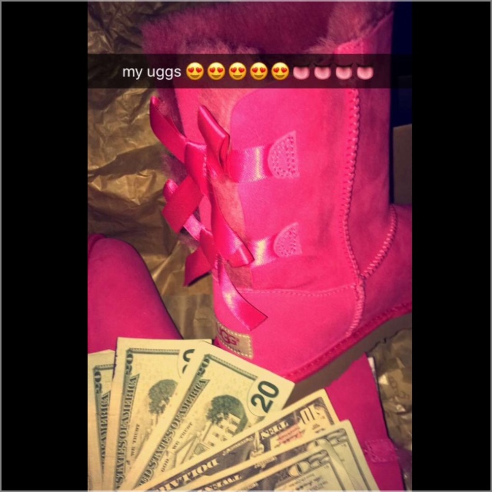 Pink Australia Uggs 😍 With Bailey Bows On Back