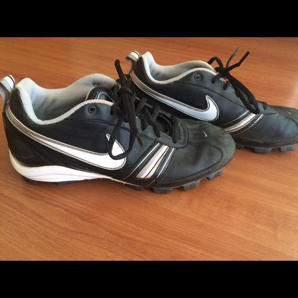 **Final price drop***Nike women's cleats