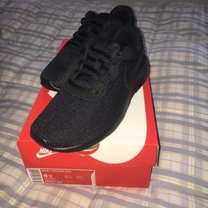 Nike Tanjun Sneakers - NEVER WORN!