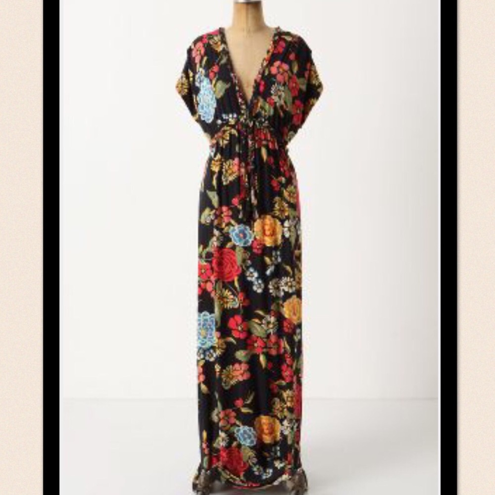 ISO  • N I E V E S    L A V I •  Frida Maxi Dress