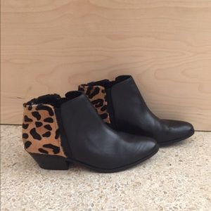 Black booties w/ leopard detail