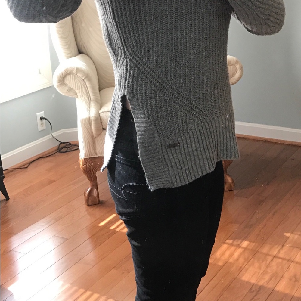 TOMS size small grey cable sweater