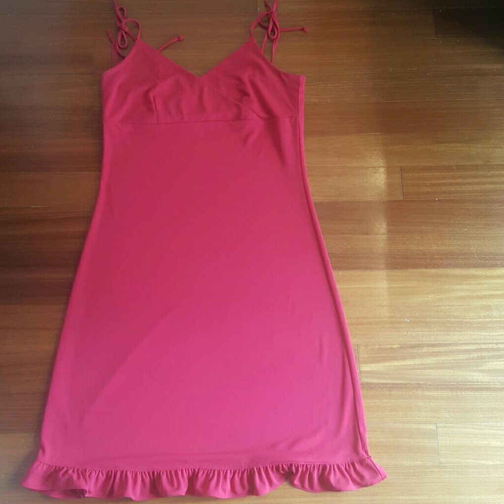 ❤❤ EXPRESS red shoulder tie dress. Size 13/14.