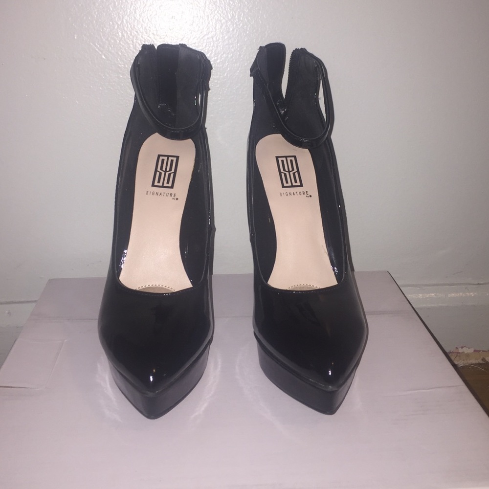 BLACK PLATFORM HEELS NEVER WORN