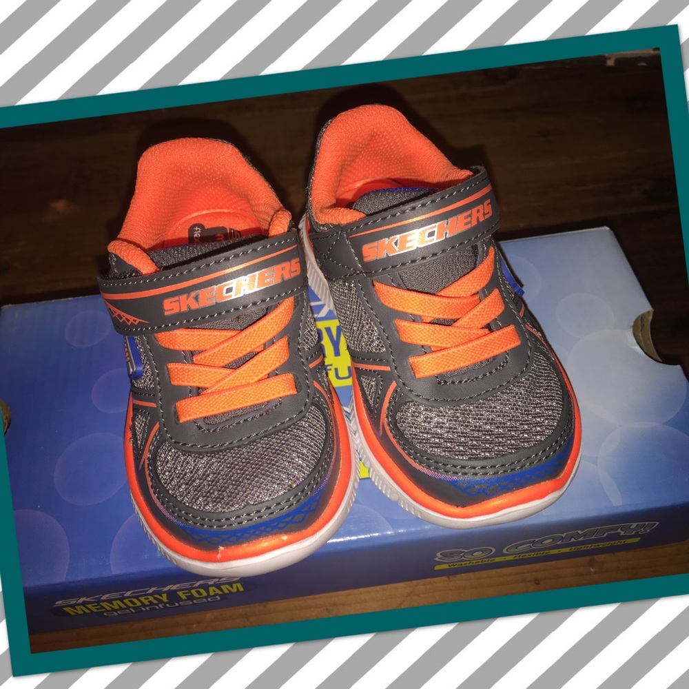Baby boy size 5 Sketchers shoes