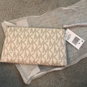 Brand new Michael Kors wristlet