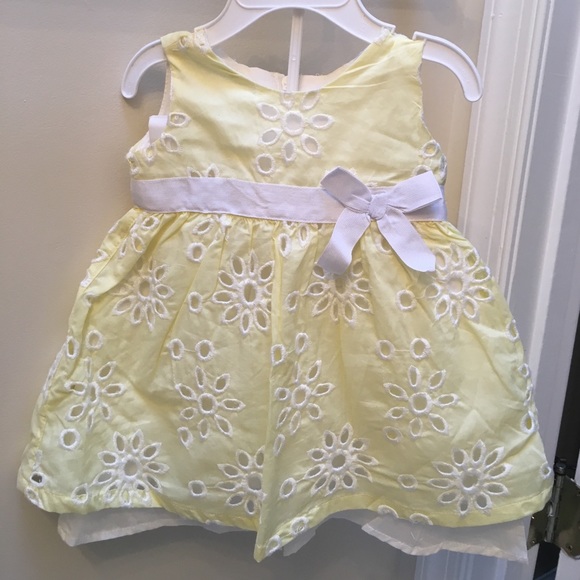🔴SOLD🔴 🎉Host Pick🎉 Children's Yellow Dress - Picture 2 of 4
