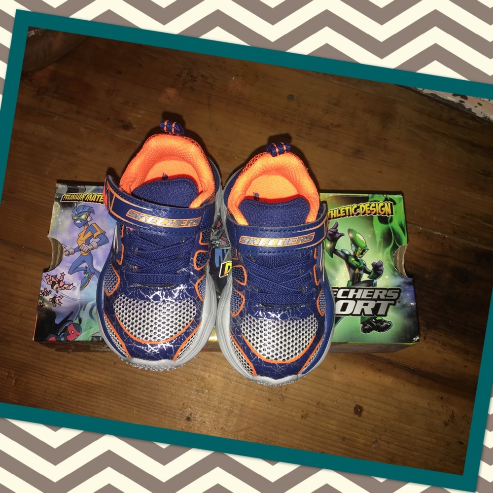 Baby boy size 5 Sketchers shoes