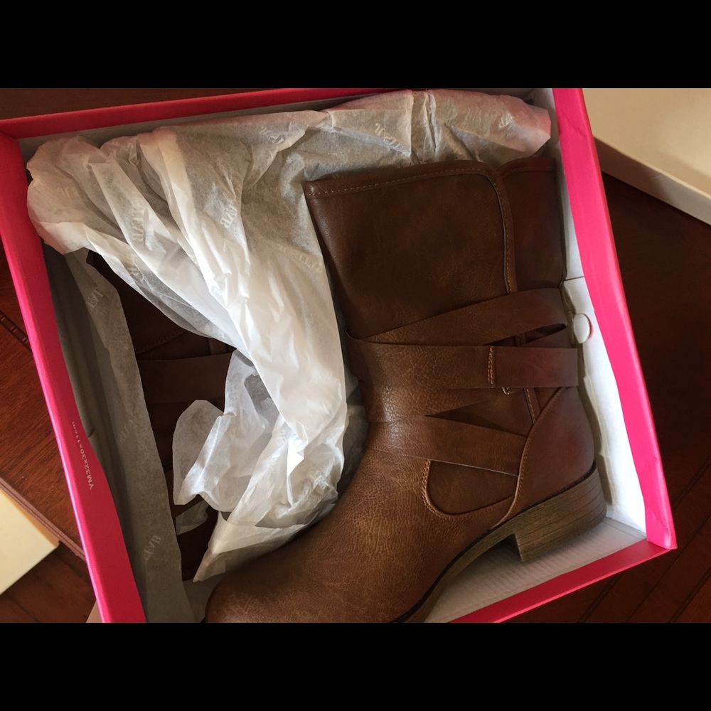 Brand new in box boots!