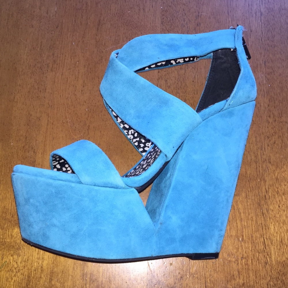 SALE!!🍒 Funky Jessica Simpson Wedge Cut Outs