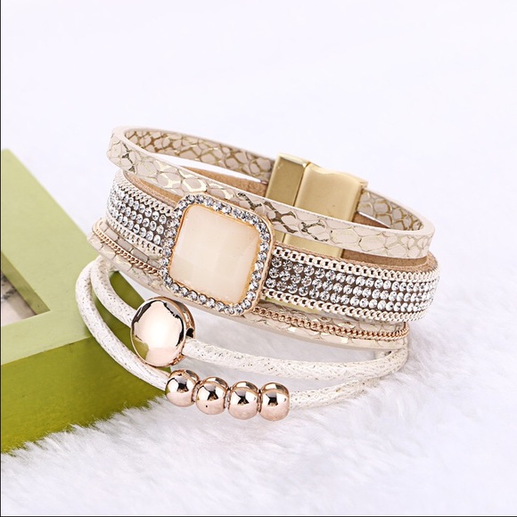 Jewelry - 🖤💙 NWT Beige Gem Magnetic Multilayer Bracelet