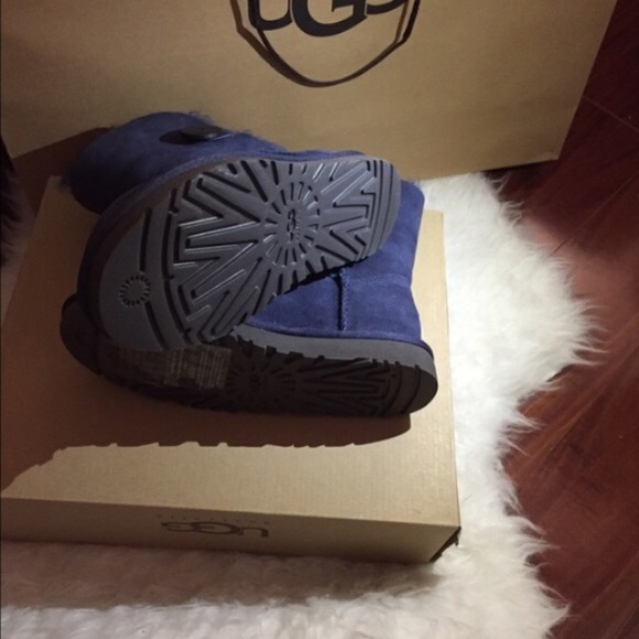 🆕UGG NWT Women BAILEY BUTTON 🐨🐨🐨final price🔴 - Picture 2 of 2