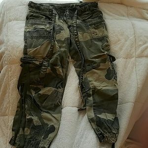 Fun camouflage pants/capries