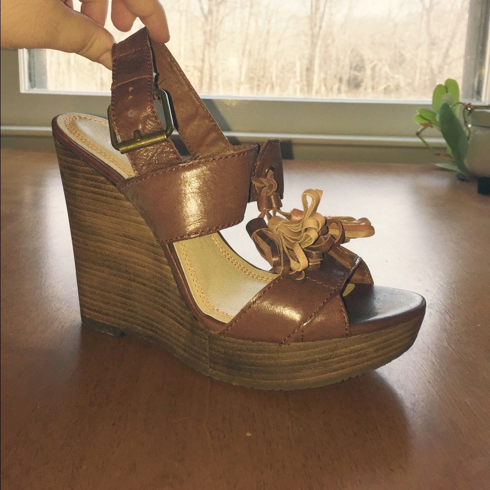 SALE!!🍒 Adorable Wedges with Tassels- Size 5.5