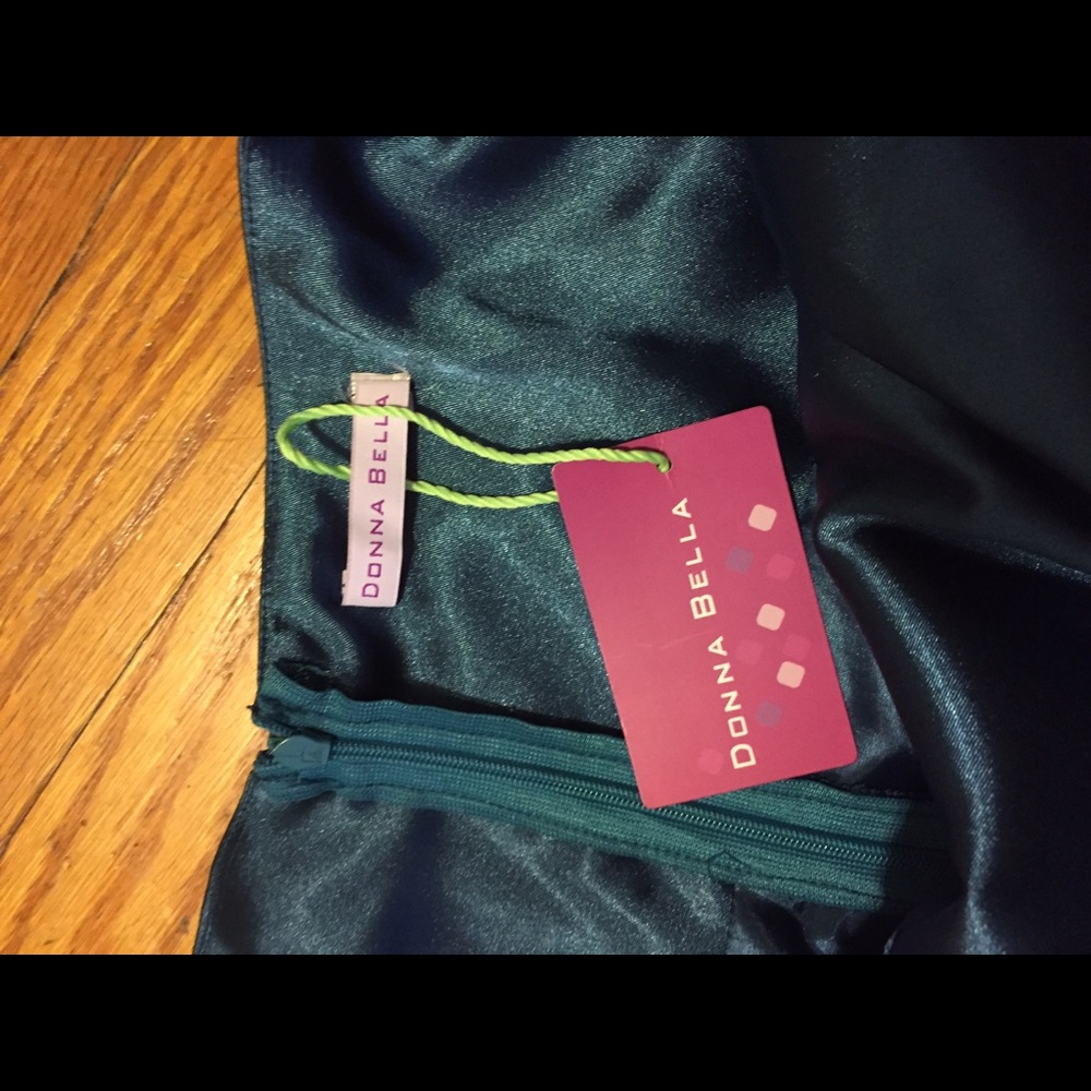Satin Twist Front Halter - Picture 3 of 3