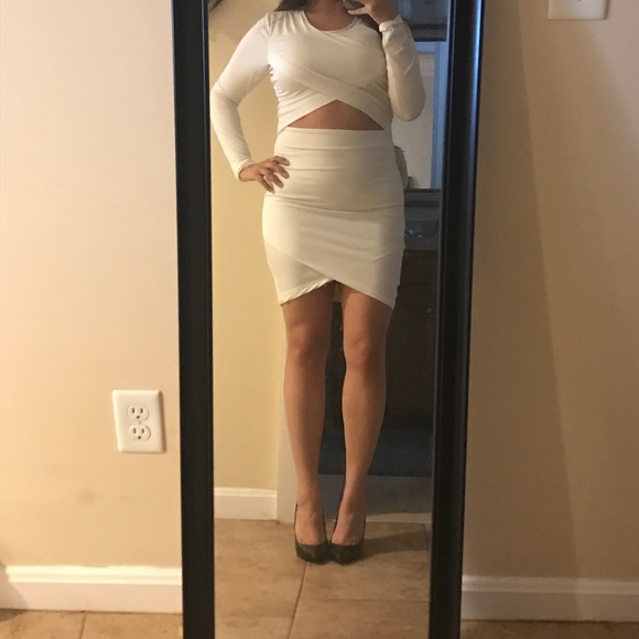 Large White Cutout Charlotre Russe Dress ! - Picture 1 of 2