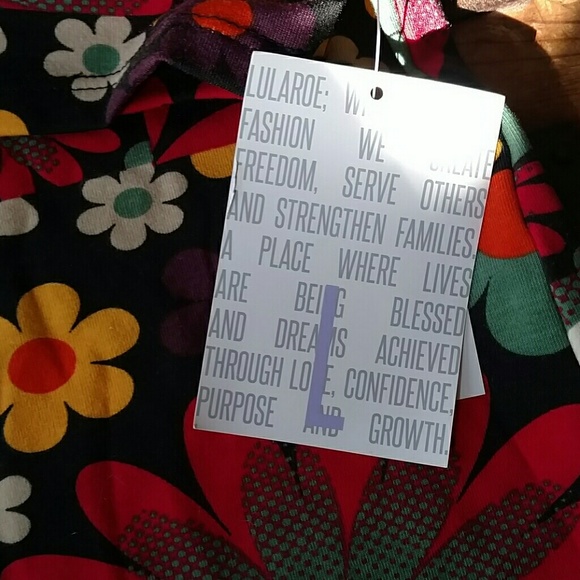 LULaRoe Classic T Large - Picture 3 of 3