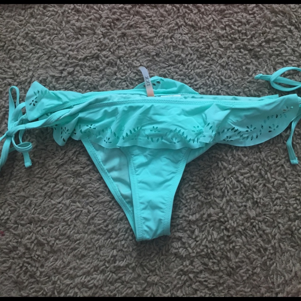 Bikini Set - Picture 4 of 4