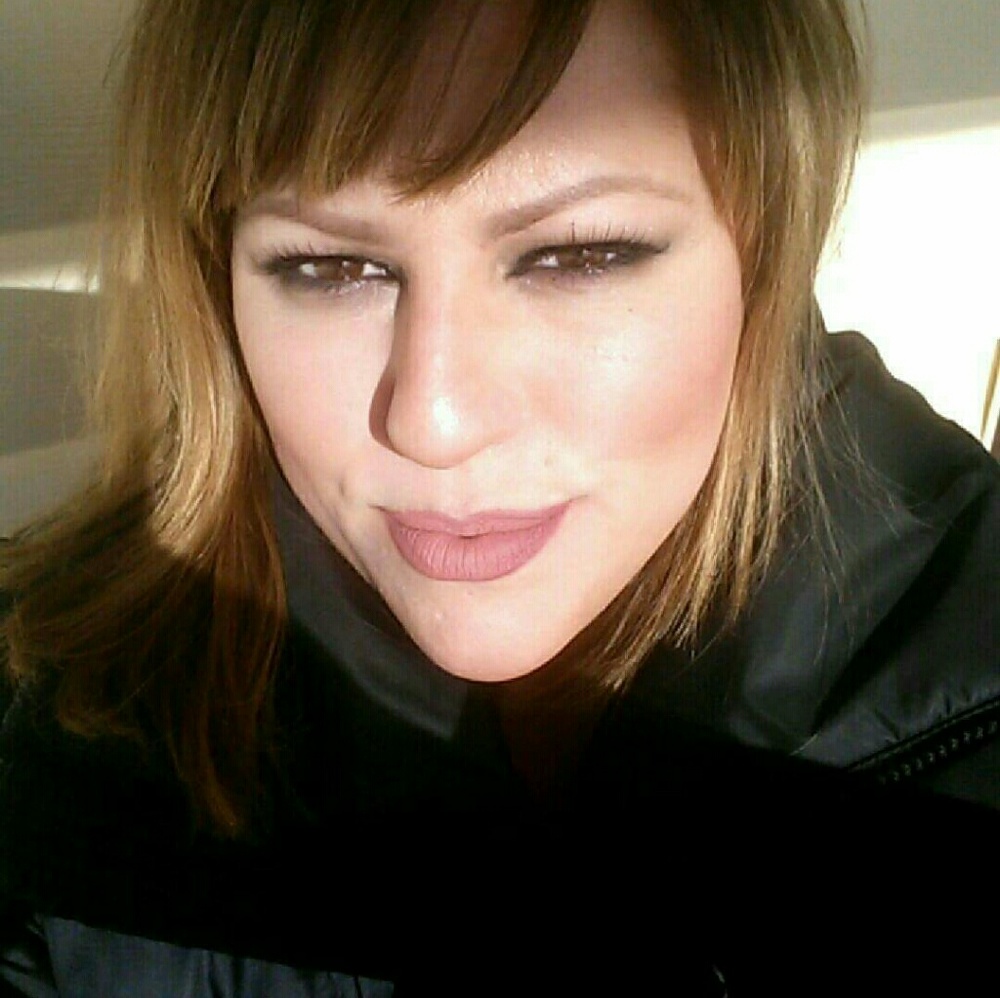 Meet your Posher, Alicia