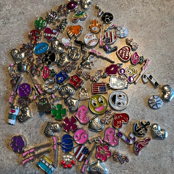 Floating Magnetic Locket - Picture 3 of 5