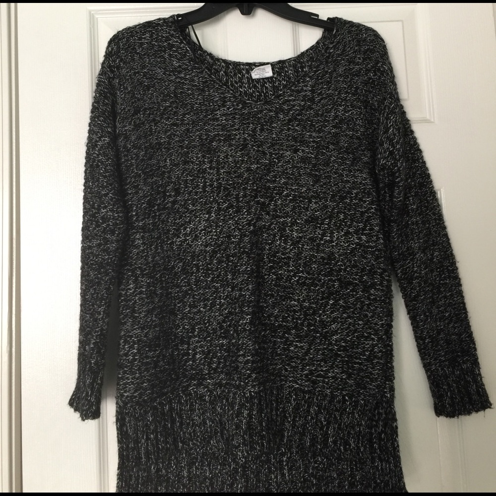 Black and gray hi low sweater