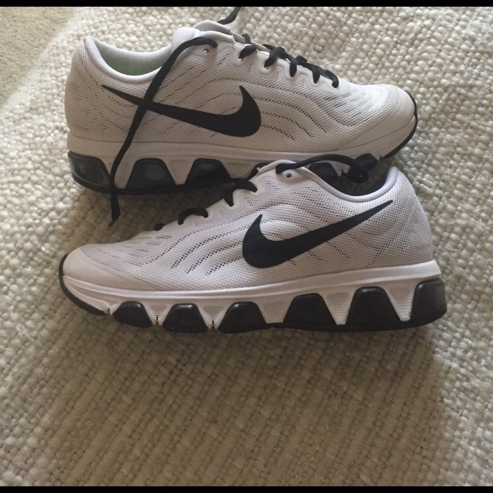 Nike Tail Wind 6 Running shoes in black and white
