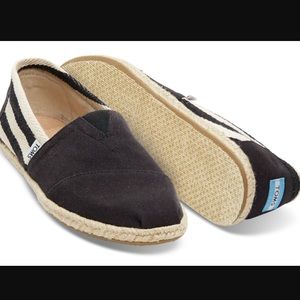 NWOT Black/Cream Stripe TOMS size 8