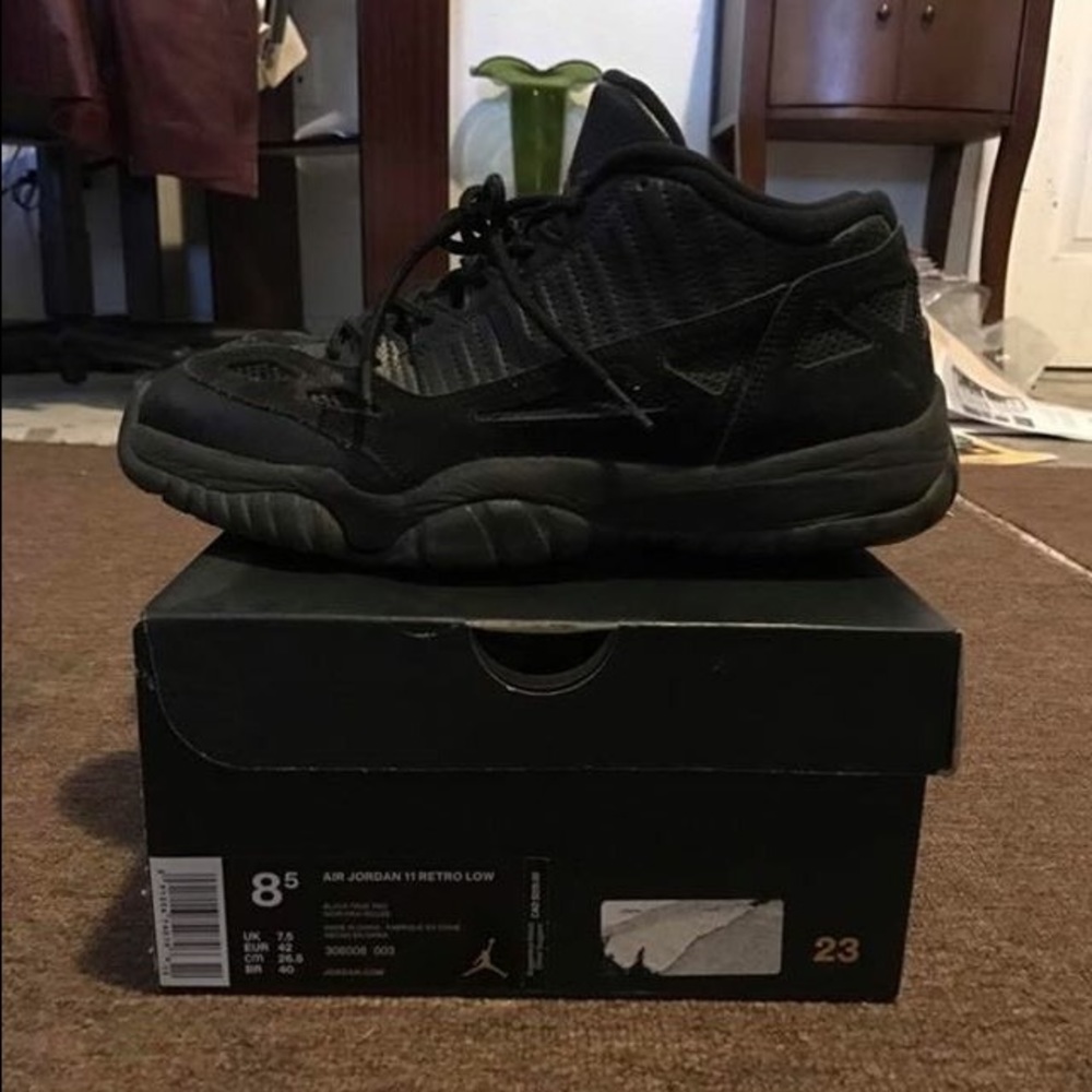 Air Jordan 11 Referee