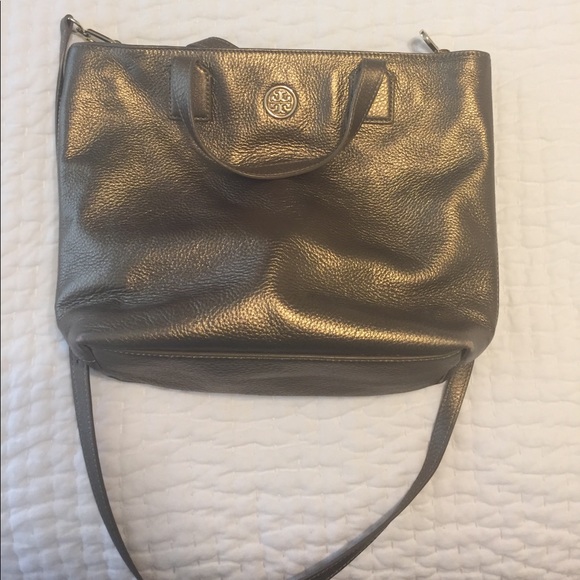 Tory Burch Handbags - Tory Burch handbag in Antique Gold