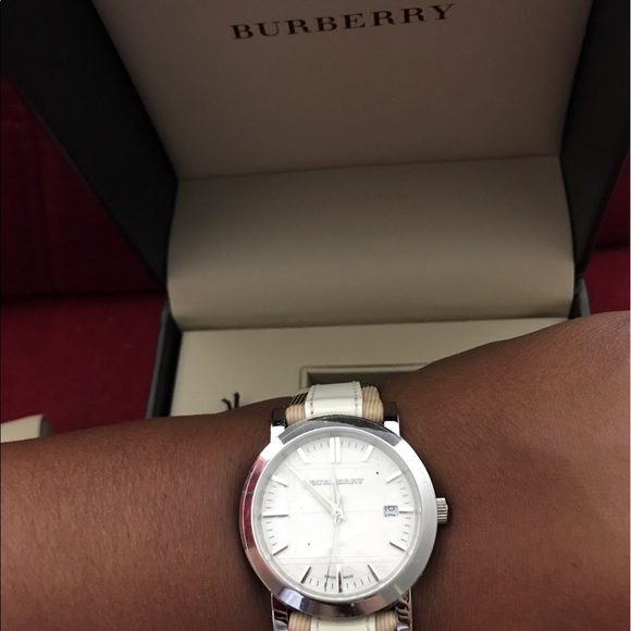 🔴Sold🔴Authentic Burberry Watch - Picture 5 of 5