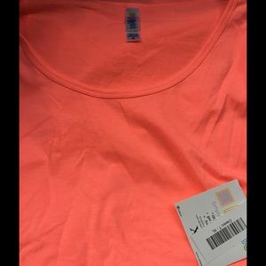 New with tags. Classic lularoe tee XL