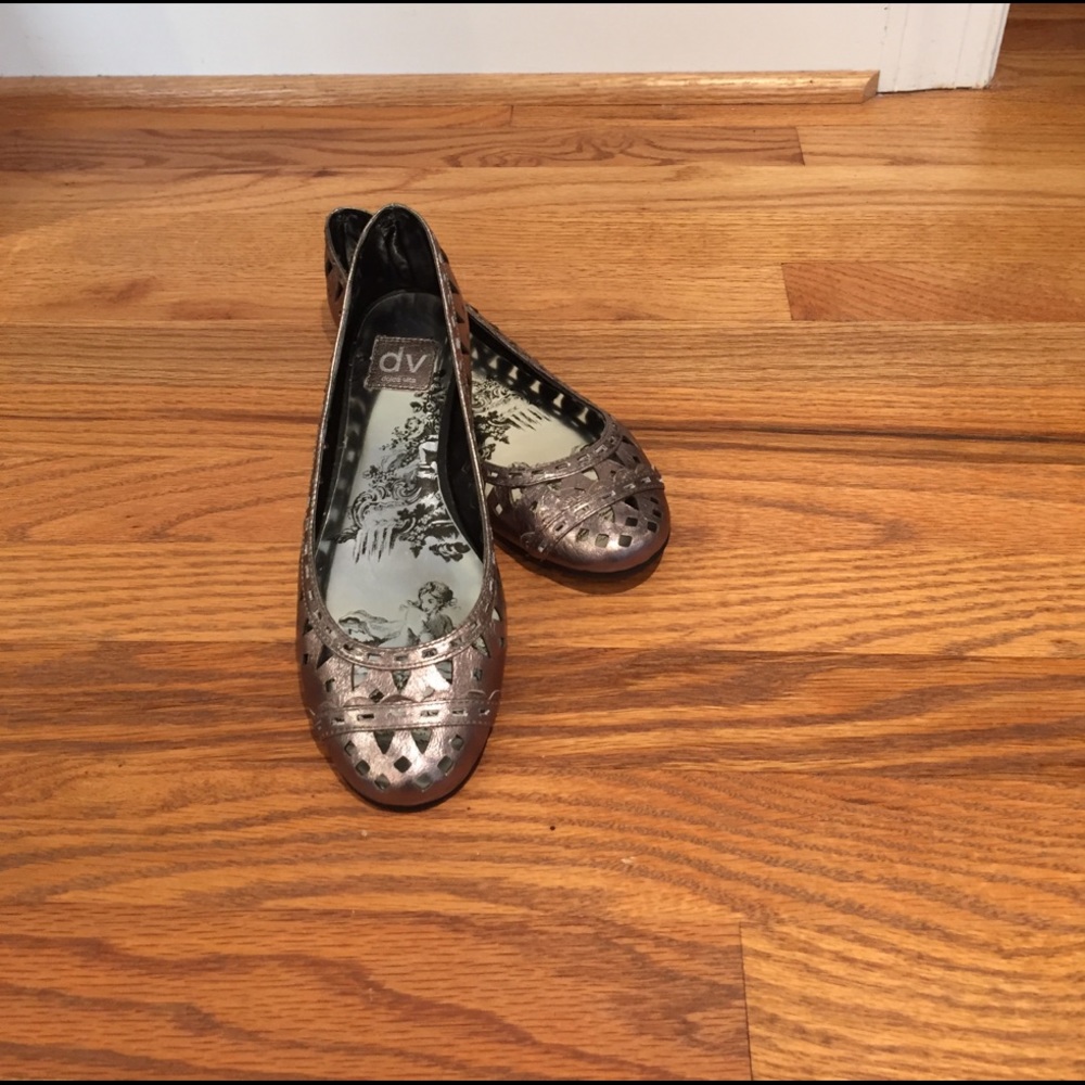 Beautiful bronze flats.