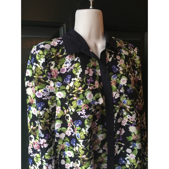 Urban Outfitters Tops - ✨ UO chiffon lightweight floral button up