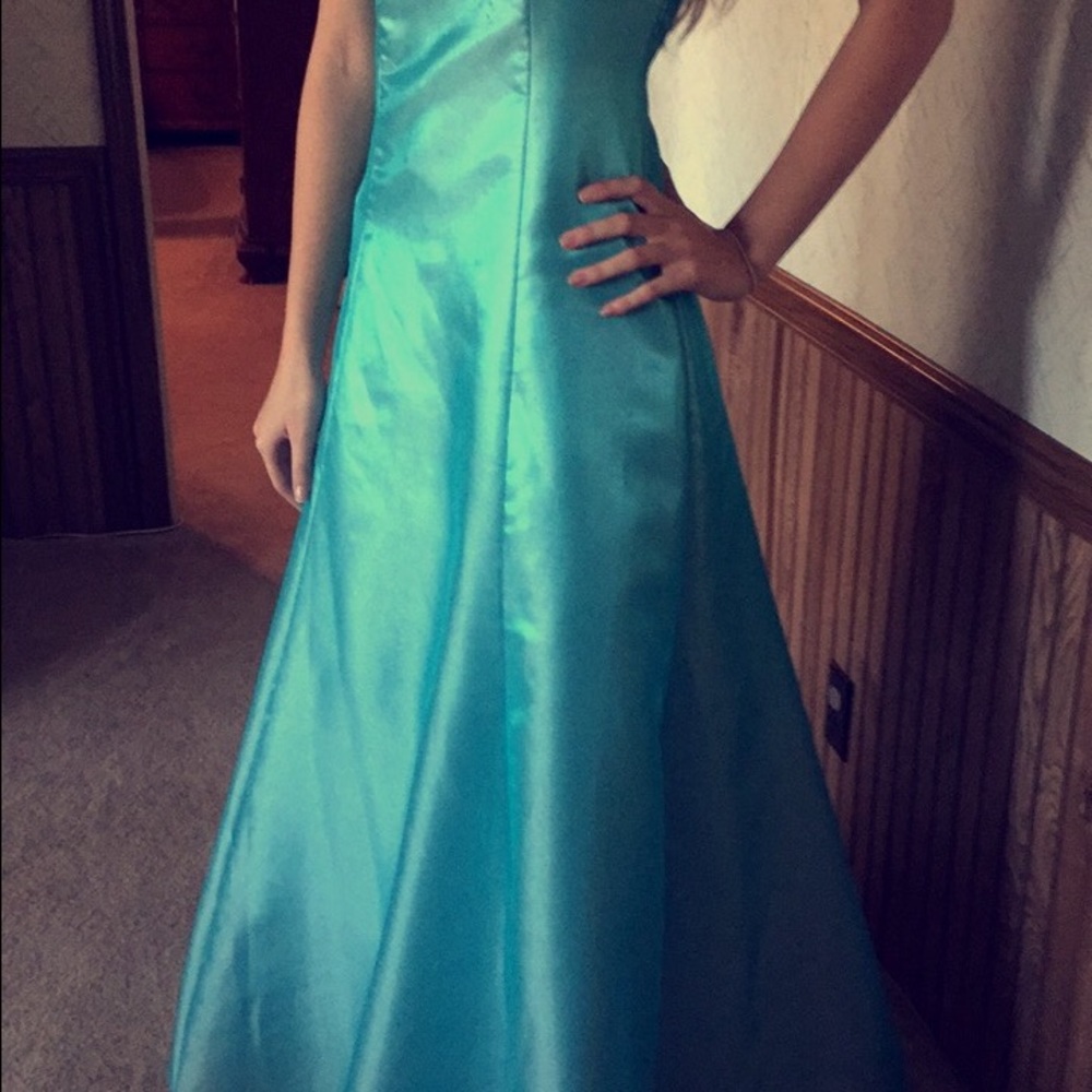 Beautiful blue formal with extras
