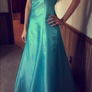 Beautiful blue formal with extras