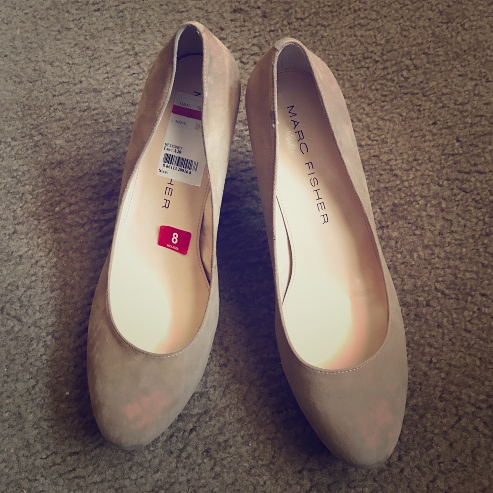 Perfect suede pumps